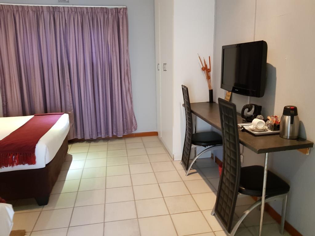 Batho Pele Lodge Gaborone Extérieur photo