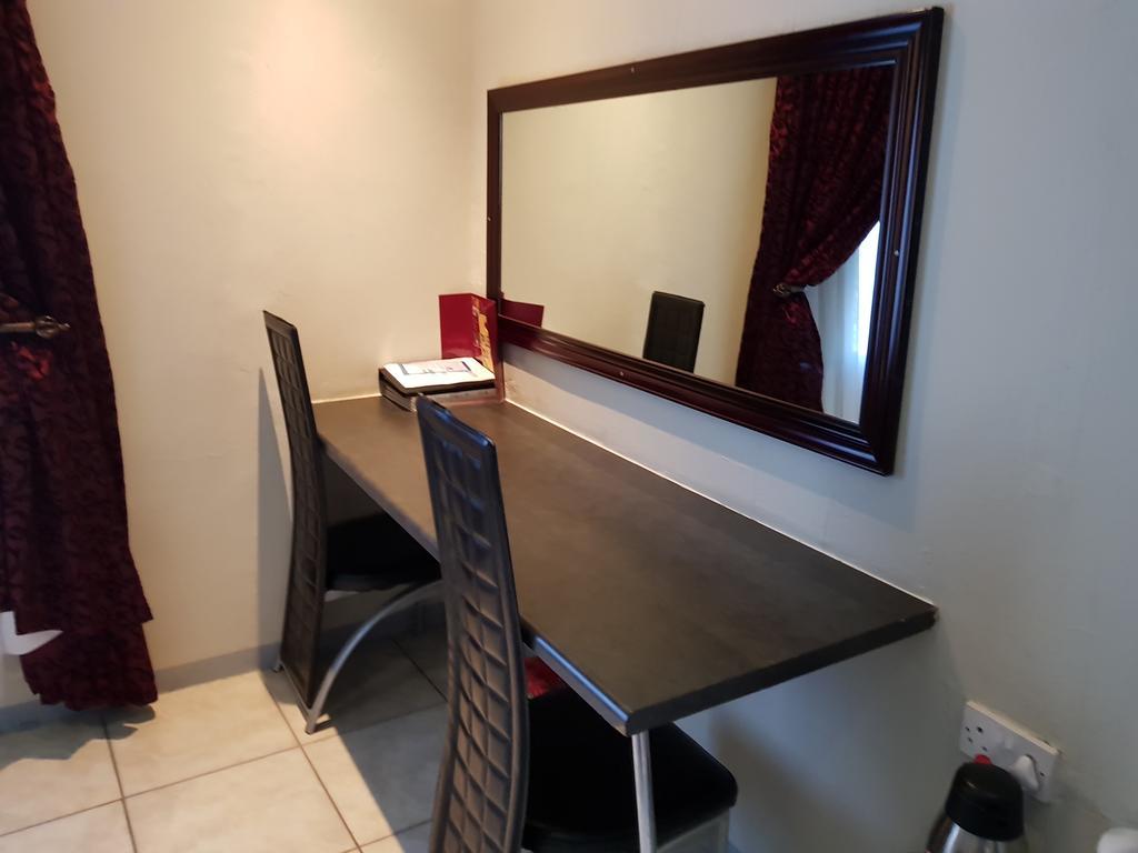 Batho Pele Lodge Gaborone Extérieur photo
